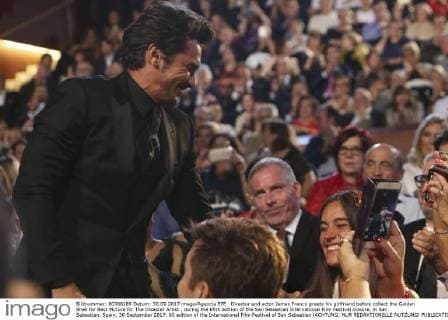 Director and actor James Franco greets his girlfriend before collect the Golden Shell for Best Picture for The Disaster Artist , during the 65th edition of the San Sebastian International Film Festival closure, in San Sebastian, Spain, 30 September 2017. 65 edition of the International Film Festival of San Sebastian !ACHTUNG: NUR REDAKTIONELLE NUTZUNG!  Copyright: xJavierxEtxezarretax GRA303 20170930-636424074394283246