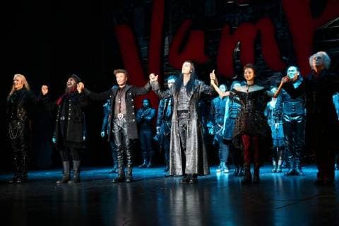 Premiere Dance the Vampire Vienna Ronacher 30 09 2017 Raphael big Drew Sarich Diana Sebastian