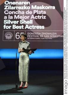 Sofia Gala Castiglione with the Silver Shell for the best Actress in Alanis at the Closing ceremonies with Award ceremony on the 65 International Film Festival San Sebastian Festival Nacional de Cine de Donostia San Sebastian in Kursaal San Sebastian 30 09 2017 Foto:xC.xNiehausx xFuturexImage