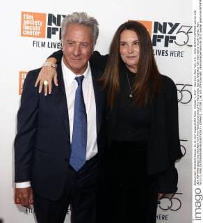 October 1, 2017 - New York, New York, U.S. - Actor DUSTIN HOFFMAN and his wife LISA HOFFMAN attend the 55th New York Film Festival premiere of The Meyerowitz Stories held Alice Tully Hall held at Lincoln Center. New York U.S. - ZUMAk03_ 20171001_zaf_k03_079 Copyright: xNancyxKaszermanx
