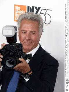 October 1, 2017 - New York, New York, U.S. - Actor DUSTIN HOFFMAN jokes around with a press photographer s camera at the 55th New York Film Festival premiere of The Meyerowitz Stories held Alice Tully Hall held at Lincoln Center. New York U.S. - ZUMAk03_ 20171001_zaf_k03_122 Copyright: xNancyxKaszermanx