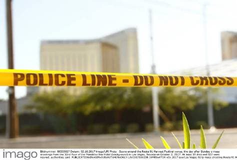 Scene around the Route 91 Harvest Festival venue, the day after Sunday s mass shootings from the 32nd floor of the Mandalay Bay Hotel (background) in Las Vegas, Nevada on October 2, 2017. At least 59 died and 527 were injured, authorities said.  LAV2017100238 JAMESxATOA