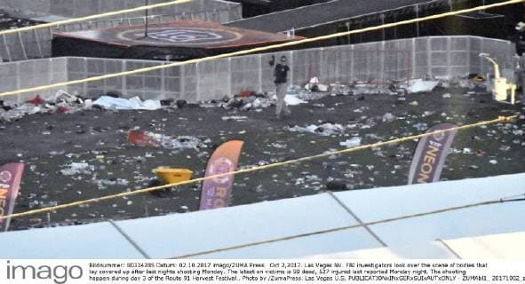 Oct 2,2017. Las Vegas NV. FBI investigators look over the scene of bodies that lay covered up after last nights shooting Monday. The latest on victims is 59 dead, 527 injured last reported Monday night. The shooting happen during day 3 of the Route 91 Harvest Festival.. Photo by ZumaPress. Las Vegas U.S. - ZUMAbl1_ 20171002_zaf_bl1_006 Copyright: xGenexBlevinsx