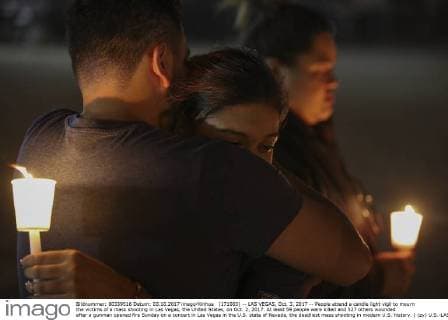 (171003) -- LAS VEGAS, Oct. 3, 2017 -- People attend a candle light vigil to mourn the victims of a mass shooting in Las Vegas, the United States, on Oct. 2, 2017. At least 59 people were killed and 527 others wounded after a gunman opened fire Sunday on a concert in Las Vegas in the U.S. state of Nevada, the deadliest mass shooting in modern U.S. history. ) (zy) U.S.-LAS VEGAS-SHOOTING-MOURNING WangxYing 