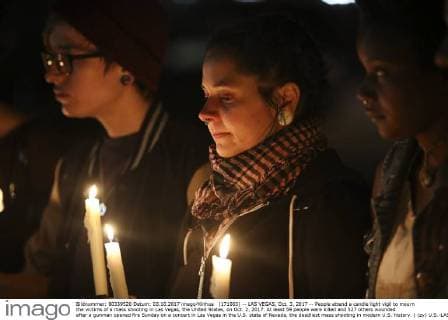 (171003) -- LAS VEGAS, Oct. 3, 2017 -- People attend a candle light vigil to mourn the victims of a mass shooting in Las Vegas, the United States, on Oct. 2, 2017. At least 59 people were killed and 527 others wounded after a gunman opened fire Sunday on a concert in Las Vegas in the U.S. state of Nevada, the deadliest mass shooting in modern U.S. history. ) (zy) U.S.-LAS VEGAS-SHOOTING-MOURNING WangxYing 