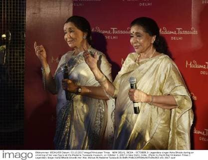 NEW DELHI, INDIA - OCTOBER 3: Legendary singer Asha Bhosle during an unveiling of her wax figure at the Madame Tussauds museum, on October 3, 2017 in New Delhi, India. (Photo by Raj K Raj Hindustan Times ) Legendary Singer Asha Bhosle Unveils Her Wax Statue At Madame Tussauds In Delhi