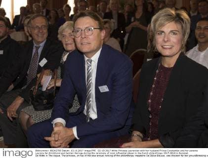 02-10-2017 Witte Princess Laurentien with her husband Prince Constantijn and her parents Laurens Jan Brinkhorst and Jantien Heringa during the ceremony of most influential player in the Dutch philanthropy 2017-2018 in Societeit De Witte in The Hague. The princess, on top of the new annual ranking of the philanthropy magazine De Dikke Blauwe, was choosen for her groundbreaking work for children in her Missing Chapter Foundation.  Copyright: xPPE WERFx