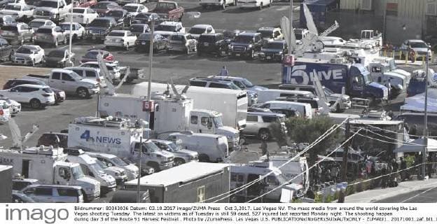 Oct 3,2017. Las Vegas NV. The mass media from around the world covering the Las Vegas shooting Tuesday. The latest on victims as of Tuesday is still 59 dead, 527 injured last reported Monday night. The shooting happen during day 3 of the Route 91 Harvest Festival.. Photo by ZumaPress. Las Vegas U.S. - ZUMAbl1_ 20171003_zaf_bl1_004 Copyright: xGenexBlevinsx