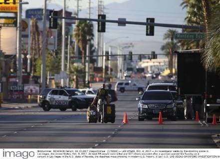 (171004) -- LAS VEGAS, Oct. 4, 2017 -- An investigator walks by the shooting scene in Las Vegas, the United States, Oct. 3, 2017. At least 59 people were killed and 527 others wounded after a gunman opened fire Sunday on a concert in Las Vegas in the U.S. state of Nevada, the deadliest mass shooting in modern U.S. history. ) (zjy) U.S.-LAS VEGAS-SHOOTING-INVESTIGATION WangxYing 