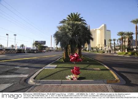 (171004) -- LAS VEGAS, Oct. 4, 2017 -- Air balloons are seen by the shooting scene in Las Vegas, the United States, Oct. 3, 2017. At least 59 people were killed and 527 others wounded after a gunman opened fire Sunday on a concert in Las Vegas in the U.S. state of Nevada, the deadliest mass shooting in modern U.S. history. ) (zjy) U.S.-LAS VEGAS-SHOOTING-INVESTIGATION WangxYing 