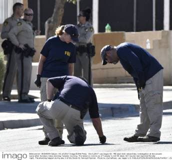Oct 3,2017. Las Vegas NV. FBI start their second day investigation at the concert scene after Sundays mass shooting Tuesday morning. The latest on victims as of Tuesday is still 59 dead, 527 injured last reported Monday night. The shooting happen during day 3 of the Route 91 Harvest Festival.. Photo by ZumaPress. Las Vegas U.S. - ZUMAbl1_ 20171003_zaf_bl1_025 Copyright: xGenexBlevinsx