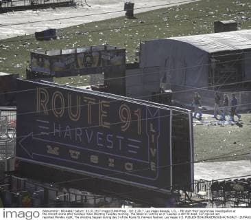 Oct 3,2017. Las Vegas Nevada, U.S, - FBI start their second day investigation at the concert scene after Sundays mass shooting Tuesday morning. The latest on victims as of Tuesday is still 59 dead, 527 injured last reported Monday night. The shooting happen during day 3 of the Route 91 Harvest Festival. Las Vegas U.S. - ZUMAbl1_ 20171003_zaf_bl1_001 Copyright: xGenexBlevinsx