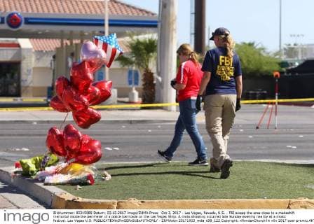 Oct 3, 2017 - Las Vegas, Nevada, U.S. - FBI sweep the area close to a makeshift memorial inside the perimeter of a police barricade on the Las Vegas Strip. A mass shooting occurred late Sunday evening nearby at a music festival. Las Vegas U.S.  - ZUMAotin 20171003_mda_c98_122 Copyright: xRondaxChurchillx