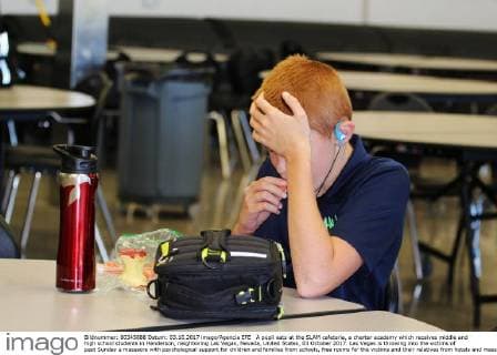 A pupil eats at the SLAM cafeteria, a charter academy which receives middle and high school students in Henderson, neighboring Las Vegas, Nevada, United States, 03 October 2017. Las Vegas is throwing into the victims of past Sunday s massacre with psychological support for children and families from schools, free rooms for the victims and their relatives from hotels and massive blood donations. Hotels, schols and cult centers throw into Las Vegas shooting victims !ACHTUNG: NUR REDAKTIONELLE NUTZUNG!  Copyright: xFelipexGuerrax VEG003 20171004-636426774164434411