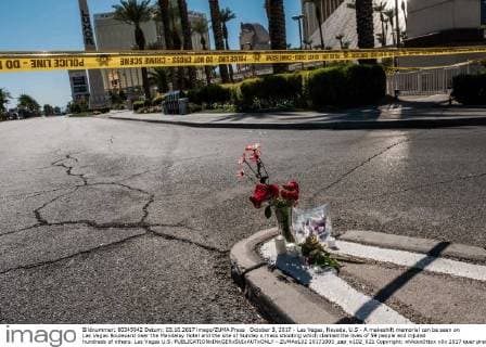October 3, 2017 - Las Vegas, Nevada, U.S - A makeshift memorial can be seen on Las Vegas Boulevard near the Mandalay Hotel and the site of Sunday s mass shooting which claimed the lives of 59 people and injured hundreds of others. Las Vegas U.S. - ZUMAo102 20171003_zap_o102_021 Copyright: xNickxOttox