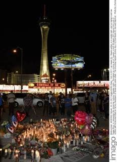 Oct 3,2017. Las Vegas NV. People gather at a candle light vigil on Sahara and Las Vegas Blvd. to remember the shooting victims Tuesday night. The latest on victims as of Tuesday is still 59 dead, 527 injured with only 3 victims left to be identified by family members of those who were killed. The shooting happen during day 3 of the Route 91 Harvest Festival.. Photo by ZumaPress. Las Vegas U.S. - ZUMAbl1_ 20171003_zaf_bl1_052 Copyright: xGenexBlevinsx