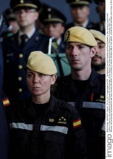 The Spanish rescuers brigade which participated in the rescue of earthquake victims in Mexico, say goodbye at the Mexican Air Force hangar of the Mexico City International Airport in Mexico, 04 October 2017. The Mexican rescue groups recovered the last body among the derbis of a building in Alvaro Obregon 286 at the capital, where the 54 members and 4 dogs of the Spanish Army s Emergencies Military Unit worked since the 24 September to past Monday. Spanish brigades leave Mexico after earthquake rescue works !ACHTUNG: NUR REDAKTIONELLE NUTZUNG!  Copyright: xJoséxMéndezx MEX003 20171004-636427572757632813