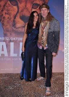 Martina Jandova Matto Barefoot Arrival to World premiere from Maleika in Cinema Zoo Palace in Berlin at 04 10 2017