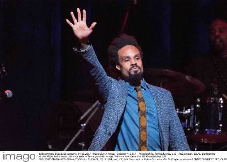 October 4, 2017 - Philadelphia, Pennsylvania, U.S - R&B singer, BILAL, performing at the Philadelphia Music Alliance walk of fame gala held at the Fillmore in Philadelphia PA Philadelphia U.S. - ZUMArf1_ 20171004_zaf_rf1_044 Copyright: xRickyxFitchettx