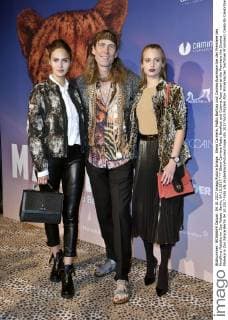 Elena Carriere Matto Barefoot and Cosima Auer man at the Premiere the Cinema Maleika in Zoo Palace Berlin 04 10 2017 Foto:xN.xKubelkax xFuturexImage