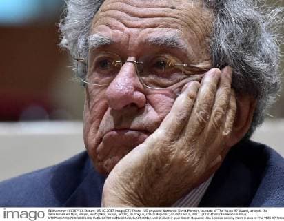 US physicist Nathaniel David Mermin, laureate of The Vision 97 Award, attends the debate named Mysl, smysl, svet (Mind, sense, world), in Prague, Czech Republic, on October 5, 2017. (CTKxPhoto RomanxVondrous) CTKPhotoP201710050335301 vnd 2