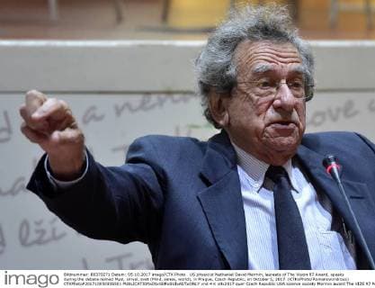 US physicist Nathaniel David Mermin, laureate of The Vision 97 Award, speaks during the debate named Mysl, smysl, svet (Mind, sense, world), in Prague, Czech Republic, on October 5, 2017. (CTKxPhoto RomanxVondrous) CTKPhotoP201710050335501 vnd 4 K