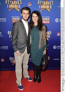 Nicola Tiggeler with Son Nelson Peach at the Premiere the Show Boybands Forever in German Theatre Munich 04 10 2017 Foto:xP.xSchönbergerx xFuturexImage