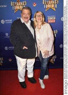 Joseph Hannes rackets with Girlfriend Bettina Geyer at the Premiere the Show Boybands Forever in German Theatre Munich 04 10 2017 Foto:xP.xSchönbergerx xFuturexImage