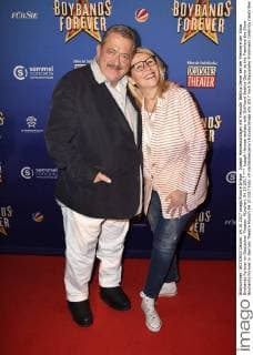 Joseph Hannes rackets with Girlfriend Bettina Geyer at the Premiere the Show Boybands Forever in German Theatre Munich 04 10 2017 Foto:xP.xSchönbergerx xFuturexImage