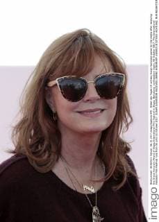 Bilder des Tages US actress Susan Sarandon poses for the media after receiving the Grand Honorary Award of Sitges International Film Festival in Sitges, Barcelona, northeastern Spain, 06 October 2017. The International Fantastic Film Festival runs from 05 until 15 October 2017. SUSAN SARANDON RECEIVES GRAND HONORARY AWARD IN SITGES !ACHTUNG: NUR REDAKTIONELLE NUTZUNG!  Copyright: xSusannaxSaezx 20171006-636429046817021236