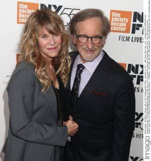 October 6, 2017 - New York, New York, U.S. - Actress KATE CAPSHAW and husband director STEVEN SPIELBERG attend the 55th New York Film Festival premiere of Spielberg held Alice Tully Hall held at Lincoln Center. New York U.S. - ZUMAk03_ 20171006_zaf_k03_039 Copyright: xNancyxKaszermanx