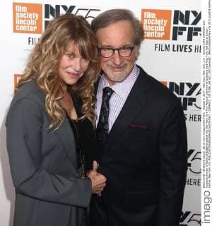 October 6, 2017 - New York, New York, U.S. - Actress KATE CAPSHAW and husband director STEVEN SPIELBERG attend the 55th New York Film Festival premiere of Spielberg held Alice Tully Hall held at Lincoln Center. New York U.S. - ZUMAk03_ 20171006_zaf_k03_033 Copyright: xNancyxKaszermanx