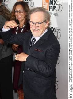 October 6, 2017 - New York, New York, U.S. - Director STEVEN SPIELBERG attends the 55th New York Film Festival premiere of Spielberg held Alice Tully Hall held at Lincoln Center. New York U.S. - ZUMAk03_ 20171006_zaf_k03_026 Copyright: xNancyxKaszermanx