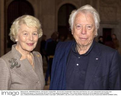 05-10-2017 Amsterdam Cees Dam and Martine van Loon-Labouchère during the Vrije Schilderkunst award ( Free painting 2017) at the royal palace in Amsterdam. Four young artists received an encouragement award of 6500 euro.  Copyright: xPPE WERFx