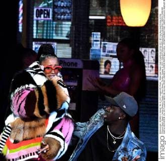 Bilder des Tages Cardi B performs at the 2017 BET Hip Hop award show at the Fillmore Miami Beach, Jackie Gleason Theater, Miami Beach, Florida, October 6, 2017.  MIA20171006108 GARYxIxROTHSTEIN