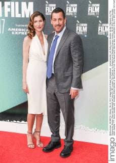 Jackie Sandler with Husband Adam Sandler at the Premiere from The Meyerowitz Stories New and Selected on the 61 BFI London Film Festival in Embankment Gardens Cinema London 06 10 2017 Jackie Sandler Adam Sandler  Foto:xS.xVasx xFuturexImage