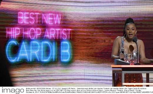 Entertainment Bilder der Woche Themen der Woche Bilder des Tages Cards B receives Best New Hip Hop Artist award at he 2017 BET Hip Hop award show at the Fillmore Miami Beach, Jackie Gleason Theater, Miami Beach, Florida, October 6, 2017.  MIA20171006143 GARYxIxROTHSTEIN