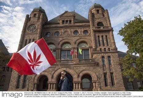 October 7, 2017 - Toronto, Ontario, Canada - Rally organized by Marc Emery activist and owner of a dispensary retail store Cannabis Culture in Vancouver and Toronto, against the proposal from the Ontario Government to sell and distribute cannabis in through a model similar to how liquor is sold in the province, government-owned stores know as LCBO (Liquor Control Board of Ontario) The rally was held at the Parlament building at Queen s Park, in downtown Toronto. Toronto Canada - ZUMAd114 20171007_zap_d114_002 Copyright: xJohnnyxDexFrancox