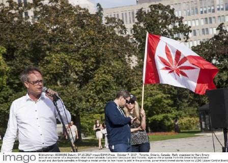 October 7, 2017 - Toronto, Ontario, Canada - Rally organized by Marc Emery activist and owner of a dispensary retail store Cannabis Culture in Vancouver and Toronto, against the proposal from the Ontario Government to sell and distribute cannabis in through a model similar to how liquor is sold in the province, government-owned stores know as LCBO (Liquor Control Board of Ontario) The rally was held at the Parlament building at Queen s Park, in downtown Toronto. Toronto Canada - ZUMAd114 20171007_zap_d114_004 Copyright: xJohnnyxDexFrancox