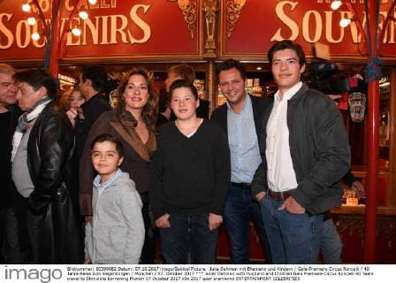 Juliet Dahmen with Husband and Children Gala Premiere Circus Roncalli 40 Years travel to Stimulate borrowing Munich 07 October 2017