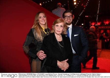 Gundel Fuchsberger with Grandchildren Julien and it Girlfriend Natalie Weber Gala Premiere Circus Roncalli 40 Years travel to Stimulate borrowing Munich 07 October 2017