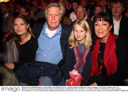 Sigmar Solbach and Wife Claudia with Daughter and Grandchild 40 Years Circus Roncalli Jubilaeumstournee travel to Rainbow in Munich at 07 10 2017
