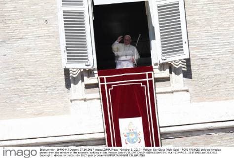 October 8, 2017 - Vatican City State (Holy See) - POPE FRANCIS delivers Angelus prayer from the window of the apostolic building at the Vatican Italy - ZUMAi15_ 20171008_zaf_i15_002 Copyright: xEvandroxInettix