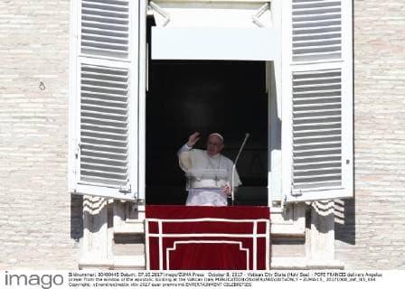 October 8, 2017 - Vatican City State (Holy See) - POPE FRANCIS delivers Angelus prayer from the window of the apostolic building at the Vatican Italy - ZUMAi15_ 20171008_zaf_i15_004 Copyright: xEvandroxInettix