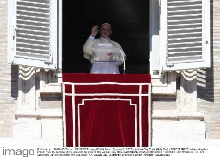 October 8, 2017 - Vatican City State (Holy See) - POPE FRANCIS delivers Angelus prayer from the window of the apostolic building at the Vatican Italy - ZUMAi15_ 20171008_zaf_i15_021 Copyright: xEvandroxInettix
