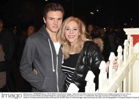 Juliet Kent with Son Jacob at the Premiere the of Circus Roncalli 40 Years travel to Rainbow at Munich 07 10 2017 Foto:xP.xSchönbergerx xFuturexImage