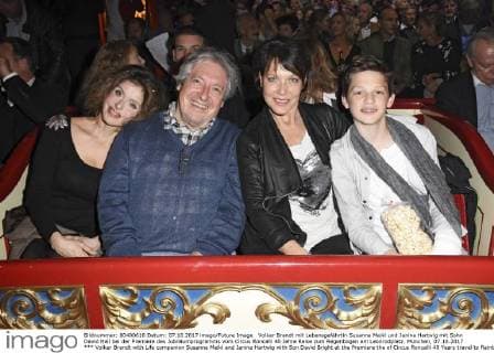Volker Brandt with Life companion Susanne Meikl and Janina Hartwig with Son David Bright at the Premiere the of Circus Roncalli 40 Years travel to Rainbow at Munich 07 10 2017 Foto:xP.xSchönbergerx xFuturexImage