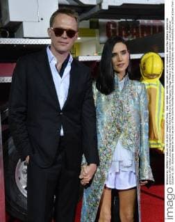 Cast member Jennifer Connelly and her husband, actor Paul Bettany attend the premiere of the motion picture biographical drama Only the Brave at the Regency Village Theatre in the Westwood section of Los Angeles on October 8, 2017. Storyline: Based on the true story of the Granite Mountain Hotshots, a group of elite firefighters who risk everything to protect a town from a historic wildfire.  LAP2017100815 JIMxRUYMEN