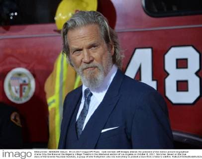 Cast member Jeff Bridges attends the premiere of the motion picture biographical drama Only the Brave at the Regency Village Theatre in the Westwood section of Los Angeles on October 8, 2017. Storyline: Based on the true story of the Granite Mountain Hotshots, a group of elite firefighters who risk everything to protect a town from a historic wildfire.  LAP2017100809 JIMxRUYMEN