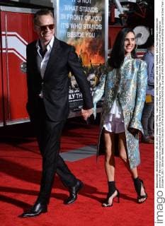 Cast member Jennifer Connelly and her husband, actor Paul Bettany attend the premiere of the motion picture biographical drama Only the Brave at the Regency Village Theatre in the Westwood section of Los Angeles on October 8, 2017. Storyline: Based on the true story of the Granite Mountain Hotshots, a group of elite firefighters who risk everything to protect a town from a historic wildfire.  LAP2017100814 JIMxRUYMEN